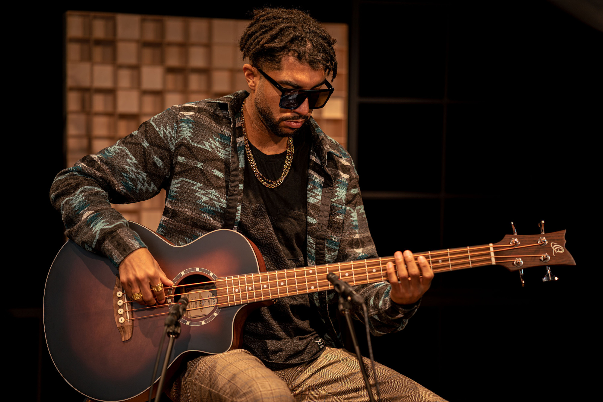 ORTEGA Deep Series 7 Medium Scale Acoustic Bass 4 String - Spruce / Mahogany Bourbon Fade - Afbeelding 2